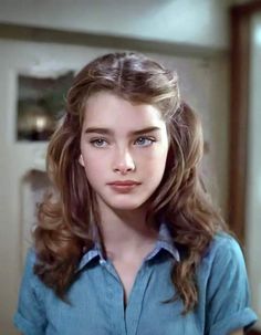 Blonde Brooke Shields, Brooke Shields Hairstyles, Woman Celebrity Crush, Young Angelina Jolie 90s, Brook Sheild 90s, Brooke Shields Side Profile, Brook Shields Style, Brooke Shields Outfits, Brooke Shields Aesthetic