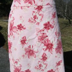 Nwot Size 10 Waist=32" Length=21" Willi Smith Pink Floral Brushed Cotton Skirt, 97% Cotton, 3% Spandex, Fully Lined. Back Vent And Invisible Zipper. Washable **** No Returns***** Spring Cotton Pencil Skirt Skort, Spring Cotton Pencil Skort, Knee-length Cotton Skort For Spring, Willi Smith, Pink Skirt, Cotton Skirt, Brushed Cotton, Women Skirts Midi, Invisible Zipper