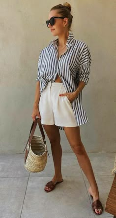 Neutral Dressing, Bali Outfits, Capsule Wardrobe Casual, Look Jean, Oversized Shirts, Bohol, Ootd Ideas