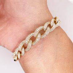 This gorgeous Miami Cuban diamond enhanced bracelet is perfect for every occasion. The beautiful 2.72 carats are delicately set in 14 karat yellow gold giving a new and original take on the classic Miami Cuban. Metal Quality: 14K Yellow GoldLength: 7.20inWidth: 7.7 - 10.1mmClasp: Hidden Link ClaspDiamond Shape: Round BrilliantDiamond Weight: 2.72ctDiamond Clarity: VS2 (Excellent, Eye Clean)Diamond Color: G (Excellent, Near Colorless)Total Weight: 2.72ct Gold Iced Out Diamond Bracelet, Luxury Gold Diamond Cuban Link Bracelet, Gold Iced Out Round Tennis Bracelet, Yellow Gold Pave Setting Chain Bracelet, Yellow Gold Diamond-cut Bracelet, Everyday Luxury Gold Diamond Bracelet With Pave Setting, Dazzling Diamond Bracelets With Pave Setting, Yellow Gold Chain Bracelet With Pave Setting, Dazzling Diamond Bracelets With Pavé Setting