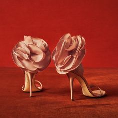 The most gorgeous blooms transcend seasons. The PEONY—a #GiuseppeZanotti couture creation. #GZSS19 Elegant Wedding Shoes, Perfect Wedding Shoes, Giuseppe Zanotti Heels, High Heels Boots, Bridal Wedding Shoes, Flower Sandals, Classy Shoes, Girls Heels, Buckle Shoes