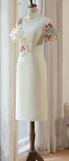 Elegant Sleeveless Fitted Cheongsam, Elegant Sleeveless Fitted Ao Dai, White Fitted Cheongsam With Stand Collar, Elegant Sleeveless Ao Dai For Wedding, Traditional Embroidered Cheongsam For Wedding, Elegant Ao Dai With Floral Embroidery, Elegant Formal Fitted Ao Dai, Elegant Embroidered Cheongsam With Stand Collar, Traditional White Cheongsam For Wedding