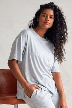 Aishah is 5'7" Relaxed Drop Shoulder Everyday T-shirt, Relaxed Fit Sleep Top, Relaxed Fit Drop Shoulder T-shirt For Loungewear, Effortless Short Sleeve T-shirt For Loungewear, Boxy Effortless Short Sleeve T-shirt, Everyday Tops With Relaxed Fit And Curved Hem, Casual Tops With Curved Hem For Daywear, Everyday Relaxed Fit Top With Curved Hem, Everyday Top With Relaxed Fit And Curved Hem