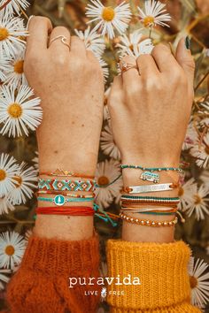 Fall Pura Vida Bracelets, Friendship Bracelet Photography, Pura Vida Bracelets Aesthetic, Friendship Bracelets With Charms, Friendship Bracelets Inspiration, Fall Friendship Bracelets, Bracelet Photography Ideas, Purvida Bracelets, Bracelet Photography