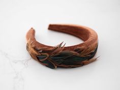 Absolutely gorgeous feather headband Head circumference: one size fits all (adjustable) Thank you for visiting our store! Boho Feather Headband, Bridesmaid Hair Pieces, Feather Fascinator, Feather Fascinators, Padded Headband, Feather Headband, Brown Velvet, Turban Headbands, Natural Silk