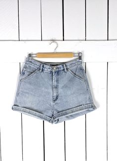 Vintage Route 66 high waisted blue denim jean shorts junior 9/10 Measurements...taken flat      -marked size: 9/10 juniors      -across waist: 13"      -across hip: 19"      -length: 15"      -rise: 12" Features... -high waist denim shorts in a faded light blue wash -soft thick 100% cotton denim -back buckle detail Condition:  -excellent vintage condition  -distressed along hem -perfectly worn in 9 Jean Bleu, Denim Jean Shorts, High Waisted Shorts Denim, Short En Jean, Blue Denim Jeans, Route 66, Denim Jean, High Waisted Denim, Jeans Shorts