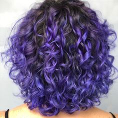 Hair Inspiration Men, Curly Purple Hair, Cute Short Hair, Short Hair Inspiration, Men Short Hair, Curly Color, Dyed Curly Hair, Dyed Hair Inspiration, Hair Inspiration Short