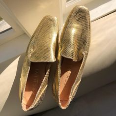 Perfect Condition, Never Worn Metallic Gold Loafers. Shoes Are Handmade In Italy Using Real Leather. I’m Between An 8.5-9 And Theyre A Bit Small On Me So I Think They Could Fit An 8 Or A Narrow 8.5 Gold Party Loafers With Round Toe, Gold Round Toe Loafers For Galas, Gold Flats For Summer Formal Occasions, Gold Flats For Summer Formal Events, Gold Flats For Formal Summer Occasions, Gold Flats For Formal Summer Events, Gold Leather Loafers For Summer, Gold Slip-on Loafers With Round Toe, Casual Gold Loafers With Flat Heel