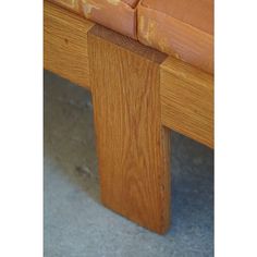 a close up view of the seat and back of a bench with wood graining