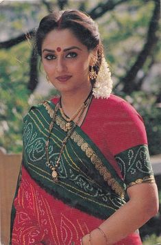 Sindoor, 1987 #JayaPrada Madhuri Dixit Saree, माधुरी दीक्षित, Old Film Stars, Wallpaper For Android, Indian Woman, Madhuri Dixit