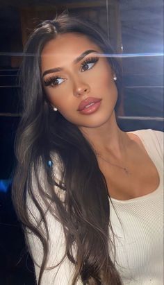 Baddie Hair And Makeup, Chris Jenner Makeup, Bun Makeup Looks, Makeup Going Out Night, Makeup Looks With Lash Extensions, Natural Makeup Full Face, Makeup Looks How To, Nicole Scherzinger Makeup, Sultry Smokey Eye