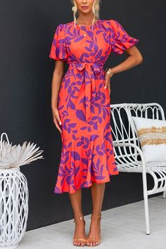 Look striking in this Short Sleeves Tie Waist Printed Ruffle Midi Dress. Made of lightweight, breathable fabric, the midi dress features beautiful ruffles, a tie waist and stylish print. Make a statement with your impeccable style!Material:Cotton+PolyesterSIZEUS/CANBUSTWAISTHIPSS2-433"-34"26"-27"36"-37"M6-835"-36"28"-29"38"-39"L10-1237"-39"30"-32"40"-42"XL12-1440"-42"33"-35"43"-45"