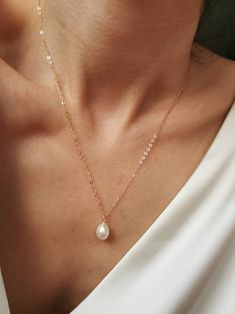 Jewelry With Pearls, Dainty Pearl Necklace, Dainty Rose, Dainty Gold Necklace, Gift For Bride, Coastal Wedding, Restaurant Interior Design, Fresh Water Pearl, Wedding Necklaces