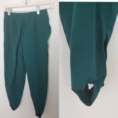 "Ski pants Vintage 1970s made by White Stag metal side zipper, button and hook and eye stirrup stretch great hunter green color NO SIZE TAG waist 24\" hips 32\" inseam 24\" GREAT VINTAGE CONDITION minor vintage wear THESE ARE A GREAT PAIR OF VINTAGE SKI PANTS, IN GREAT CONDITION!!" 1970s Sweater, Ski Vintage, Hunter Green Color, 70s Green, 70s Clothing, Christmas Cardigan, Womens Sports, Pants Vintage, Vintage Ski