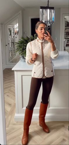 Equestrian Preppy Style, Equestrian Vest Outfit, Preppy Riding Outfit, Equestrian Outfit Aesthetic, Horse Back Riding Outfits Casual Western, Horse Riding Clothes For Women, Horse Riding Winter Outfit, Horse Riding Accessories, Old Money Outdoor Outfit