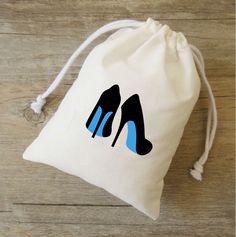 a drawstring bag with two high heel shoes on the front and back side