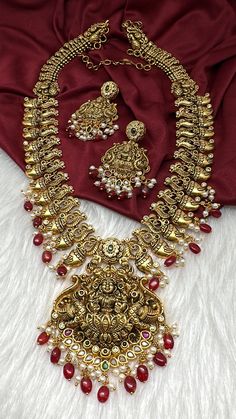 Matte Nakshi Goddess lakshmi Long Haar Necklace in Antique Finish with Red Beads and Pearls. Traditional Matte Necklace. Pair it up Silk saree or lehenga Necklace Length : 24 Inches; comes with adjustable back chain. Earring Length : 2.25 Inches Approx. Push Back  Ready to ship from Boston, Massachusetts. If you have any questions let me know. Thank you!! Gold Traditional Drape Sets For Puja, Gold Kundan Necklace With Zari Work, Gold Jewelry Sets With Peacock Design For Festivals, Gold Sets With Pallu Detail For Festivals, Gold Sets With Pallu For Festivals, Gold Kundan Necklace With Zari Work For Puja, Traditional Gold Kundan Necklace With Drape, Traditional Gold Sets With Peacock Design, Heavy Gold Traditional Wear For Navratri