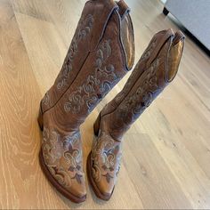 These Are Brand New, Never Been Worn, Size 9, Circle G Women’s Embroidered Cowgirl / Cowboy Boots. They Still Have The Original Price Tag On Them. - 13" Leather Shaft - 2" Western Heel - Hand Embroidered - Snip Toe - Leather Insole - Leather Outsole - Single Stitch Welt - Pull On Pull Straps Corral Boots Is A Niche Western Company, Born In Texas. Every Boot Is Handcrafted And Hand-Embroidered One At A Time. Brown Embroidered Western Boots, Western Brown Boots With Flat Heel, Brown Embroidered Boots With Round Toe, Brown Embroidered Round Toe Boots, Embroidered Snip Toe Boots For Rodeo, Embroidered Brown Boots With Pointed Toe, Brown Embroidered Boots With Pointed Toe, Casual Embroidered Snip Toe Boots, Brown Embroidered Pointed Toe Boots