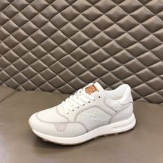 Wmns Gucci Luxury Sports Super Quality: “Combining luxury and sport, this Gucci women’s sneaker offers high-end quality and versatile style for the modern, fashion-forward wardrobe.”