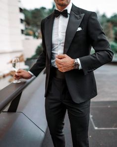 Best Groom Suits, White Tuxedo Wedding, Designer Tuxedo, Business Attire For Men, Black And White Wedding Theme, Wedding Dress Suit, Dark Blue Suit, Groom Wedding Attire