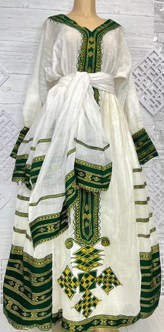 Traditional Festive Dress With Weaving Work, Traditional Wedding Dress With Weaving Work, Traditional Fitted Dress With Embroidered Border, Fitted Traditional Dress With Embroidered Border, Traditional Dresses With Woven Motifs, Traditional Dress With Woven Motifs And Drape, Traditional Dress With Woven Motifs And Traditional Drape, Traditional Handloom Dress With Drape, Traditional Handloom Dress With Traditional Drape