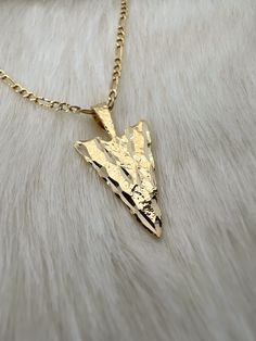 14k Solid Yellow Gold Arrow Head Necklace, Spear Head Pendant! 1 3D Antique Arrow Head Charm, with Gift Box Solid 14k gold, 3D Arrow Charm. Choose To Buy With 16in Chain Or Without Chain. Dimensions: 22.2mm x 11.1mm Diamond Cut finish for a radiant shine. Question? Please don't hesitate to contact me. *Wholesale or Custom* Wholesale: The more you buy, cheaper goes the price. Custom: Unique pieces to fit your very own style. (Different Color Gold) Contact Me for more information. Arrow Head Necklace, 3d Arrow, Golden Arrow, Spear Head, Gold Arrow, Arrow Head, Head Necklace, Arrowhead Necklace, Personalized Pendant