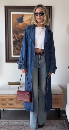 70s Trench Coat Outfit, West Coast Winter Outfits, Jean Trench Coat Outfit, Long Denim Coat Outfit, Jeans Trench Coat Outfit, Coat Outfit Casual, Jean Trench Coat