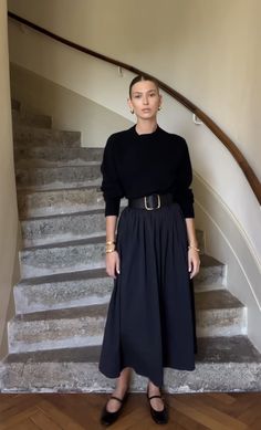 Synagogue Outfit, Black Maxi Skirt Outfit, A Line Skirt Outfits, Look Polished, Winter Skirt Outfit, Maxi Skirt Outfits, Rock Outfit, Transition Outfits, Create Outfits