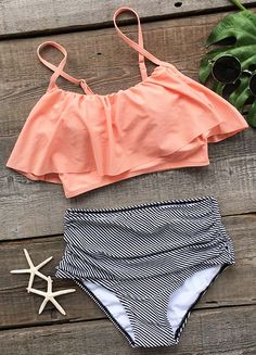 You're ready for anything that might come your way on the heated beach. Cupshe.com has exclusive pieces waiting for you to take home. Traveling Beach, Beach Swimming, Swimwear Beach, Cute Bathing Suits, Cute Swimsuits, Beach Look, Monokini, Beach Dresses