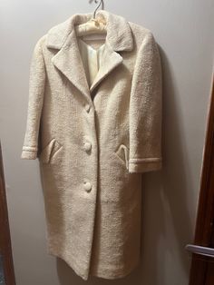 Gorgeous vintage 1960s parque tweed overcoat in excellent like new condition. Stunning warm vanilla color coat with 3/4 inch sleeves and inside belt only visible from back of coat  A world famous Flemington Fur coat that has an inside label that reads Haute Couture Paris Parque Tweed exclusive by Fleetwood Paul Kay. Such a stunning vintage wearable piece of fashion! Measurements are as follows: 37 inches long shoulder to bottom 18 inches long sleeves Diameter of sleeve opening 16.5 19 inches acr Retro Beige Formal Outerwear, Retro Beige Outerwear For Formal Occasions, Vintage Beige Outerwear For Formal Occasions, Formal Cream Tweed Outerwear, Cream Tweed Outerwear For Formal Occasions, Vintage Beige Tweed Outerwear, Vintage Tweed Outerwear For Spring, Vintage Long Wool Outerwear, Vintage Long Beige Outerwear