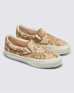 Vans Floral Shoes, Floral Shoe, Floral Vans, Cute Vans, Slip On Tennis Shoes, Globe Logo, Vans Women, Vans Store, Vans Slip On