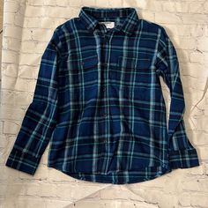 Old Navy Button Up Flannel Blue Plaid.Xl 14-16.Nwot Blue Buttoned Flannel Shirt For Winter, Blue Flannel Shirt With Buttons For Winter, Blue Flannel Shirt With Pockets, Winter Blue Buttoned Flannel Shirt, Winter Blue Buttoned Shirt, Casual Blue Long Sleeve Flannel Shirt, Winter Blue Shirt With Buttons, Blue Long Sleeve Flannel Shirt With Pockets, Blue Buttoned Flannel Shirt