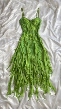 Beautiful fairytale dress🧚🏻✨ Vintage Spaghetti, Fest Outfits, Prom Dress Inspiration, Fairytale Dress, Vestidos Vintage, Festival Looks, Green Vintage, Tulle Prom Dress