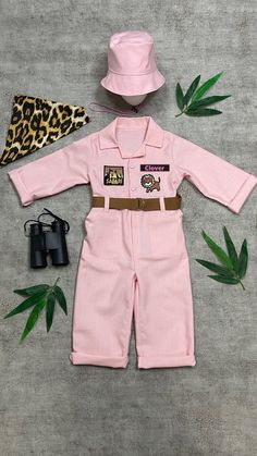 Pink Safari Costume for Adventurer Kids Props Concept -Long Sleeves Pink Fancy Safari Costume for Adventurer Kids - Jungle Girl Concept for Photo Props African Safari christmas gifts Birthday Gift halloween costume Size: 3 months - 8 years Please give us the height and weight of your child. All Set includes: Name Label on the chest, Safari Guide script on the back, Hat, Binoculars, Scarf and 3 safari concept patches. There are sme other combinations. If your choice is not on the list please let Baby Safari Outfit, Safari Christmas, Jungle Outfit, Safari Costume, Pink Tent, Pink Safari, Safari Outfit, Birthday Tutu Dress, Props Concept