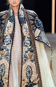 Embroidery Close Up, Guo Pei, Grecian Style, Hemp Fabric, Couture Week, Fantasy Fashion, Couture Collection, Ivory Color, Mode Style