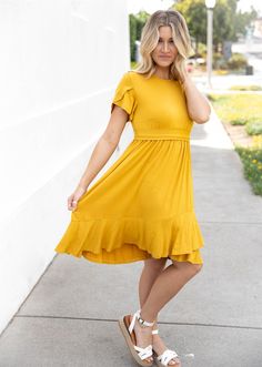 Get ready to meet your new wardrobe must-have: the Katie Dress! From its stylish design to its effortlessly comfortable fit, this dress is perfect for any occasion. And with stunning colors that combine elegance and trendiness, you're sure to make a statement wherever you wear it. Size: Small 0-4 Medium 6-8 Large 10-12 XL 12-14 Tulip Sleeve, Maxi Skirt Dress, Picnic In The Park, Knee Length Dresses, Knee Length Skirt, Romper Pants, New Wardrobe, Blazer Dress, Yellow Dress