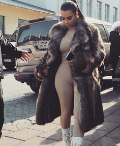 Kim Kardashian Fur Coat, Aspen Trip, Estilo Kim Kardashian, Kim Kardashian Style, Fashion Fail