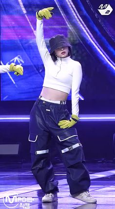 Hiphop Kpop Outfit, Jurin Xg Style, Xg New Dance Outfits, Jurin Xg Left Right, Xg Outfits Inspired Concert, Xg Stage Fits, Xg Jurin Outfit, Jurin Xg Outfits, Hip Pop Outfit Ideas