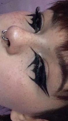 Alternative Eyeliner Ideas, Emo Guyliner, Alt Graphic Eyeliner, Goth Eyeliner Ideas, Eyeliner Ideas Alt, Heart Graphic Liner, Spiral Eyeliner, Goth Makeup Eyeliner, Alt Makeup Eyeliner