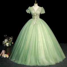 Green Tulle Prom Dress, A Line Ball Gown, Green Ball Gown, Lace Prom Gown, Princesa Tiana, Green Tulle, Long Cocktail Dress, V Neck Prom Dresses, Lace Ball Gowns