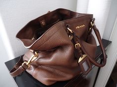 👛💟 Sac Michael Kors, Prada Purses, Lv Bags, Handbag Heaven, Stil Inspiration, Lv Handbags, Prada Handbags, Wallet Bag, Beautiful Bags