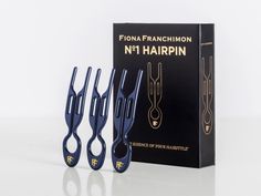 Meet our Royal Blue Nº1 HAIRPIN inspired by the Royal Blue colors of the Netherlands this is a must-have for any hair accessory collection. Create endless hairstyles in a minute. Keeps volume all day - Strong hold. Durable and hygienic material. Nº1 HAIRPIN replaces 5 bobby pins. No kinks and no damage on your hair. High wearing comfort - Curved design. All hair types:fine/thick/curl/long/short.