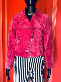 Vintage 70's bubblegum pink soft suede biker jacket, super flatter fit throughout, cropped fit. Double pocket on front with zipper and snap flap. Great condition with light vintage wear, small tear in between collar lapel.  Measurements: Shoulders: 15 3/4"  Underarms: 18.5"  Sleeves from shoulder to cuff: 22 1/4" Length from collar to bottom: 19 1/4" Happy to answer all questions prior to purchasing, all sales final Fitted Pink Biker Jacket For Winter, Fitted Pink Biker Leather Jacket, Trendy Fitted Pink Biker Jacket, Pink Fitted Long Sleeve Biker Jacket, Fitted Long Sleeve Pink Leather Jacket, Pink Fitted Leather Jacket For Spring, Fitted Pink Leather Jacket For Spring, Suede Biker Jacket, Suede Biker