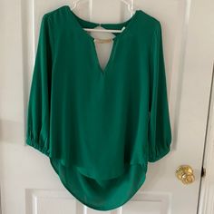 Meraki Size: Medium Green Flowy 3/4 Length Sleeve. Back Hem Is Slightly Longer Than Front Fun Scoop Opening On The Back Below The Gold Button Green 3/4 Sleeve Top For Work, Elegant Green Blouse With 3/4 Sleeves, Chic Green Half-sleeve Blouse, Chic Green Half Sleeve Blouse, Chic Green Blouse With 3/4 Sleeves, Corset Looks, Peasant Shirt, Black Floral Blouse, Cropped Long Sleeve Top