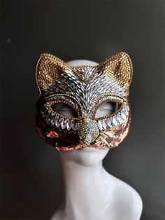 Women's cat masquerade mask covered in rhinestones in gold. Animal Masquerade, Cat Masquerade Mask, Cute Cat Costumes, Masquerade Mask Women, Couples Masquerade Masks, Gold Masquerade Mask, The Mask Costume, Mask Cat, Etsy Halloween