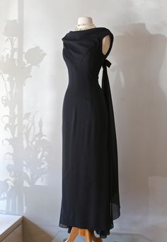 Vintage Dress Silhouette, 1960s Fashion Formal, Vintage Little Black Dress, 1960 Dresses Formal, Vintage Evening Wear, Vintage Formal Dresses Classy, 60s Evening Dress, 1960s Black Dress, Vintage Black Formal Dress