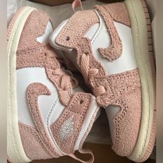 Brand New Jordan 1 Mid Se (Td) Never Been Worn Before, We’d Like To Sale Them To Someone Who Has A Little Girl Toddler And Would Like To Pair These Shoes With A Cute Outfit ! Shoes Jordan 1, Jordan Pink, Pink Jordans, Shoes Jordan, Girl Toddler, Kids Jordans, Newest Jordans, Jordan 1 Mid, Cute Outfit