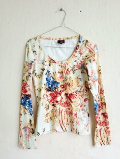 Roberto Cavalli blouse from 90's in excellent vintage condition 10/10 + authentic + colors: beige, red, blue and gold + pattern: floral + 89% cotton 11%spandex + made in Italy  size S shoulders 36cm width (pit to pit) 36cm length 55cm Casual Patterned Blouse With Vintage Print, Spring Patterned Tops With Vintage Print, Patterned Vintage Print Tops For Spring, Spring Patterned Top With Vintage Print, Vintage Cotton V-neck Blouse, Casual Multicolor Blouse With Vintage Print, Casual Spring Blouse With Vintage Print, Casual Fitted Blouse With Vintage Print, Multicolor Vintage Print Long Sleeve Top