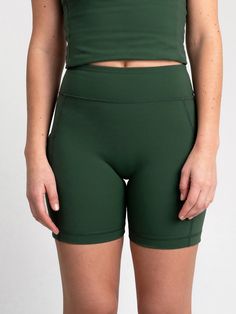 Make your next hike or workout a breeze with the women's alder Adventure Perform bike shorts. They're stretchy  buttery soft and have 2 pockets large enough to fit your phone. Shorts Hiking Outfit, Bike Shorts Women, Cargo Shorts Women, Green Bike, Hiking Workout, Bermuda Shorts Women, Spandex Pants, Hiking Shorts, Hiking Women