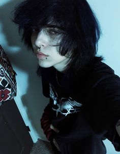 insta- @jaxst4r Twink Hair Styles, Blond And Black Hair, Alt Hair Dye, Piercing Ideas Face, Black Hair Guy, Nerd Hair, Black Haired Boy, Scene Men, Hair Dude